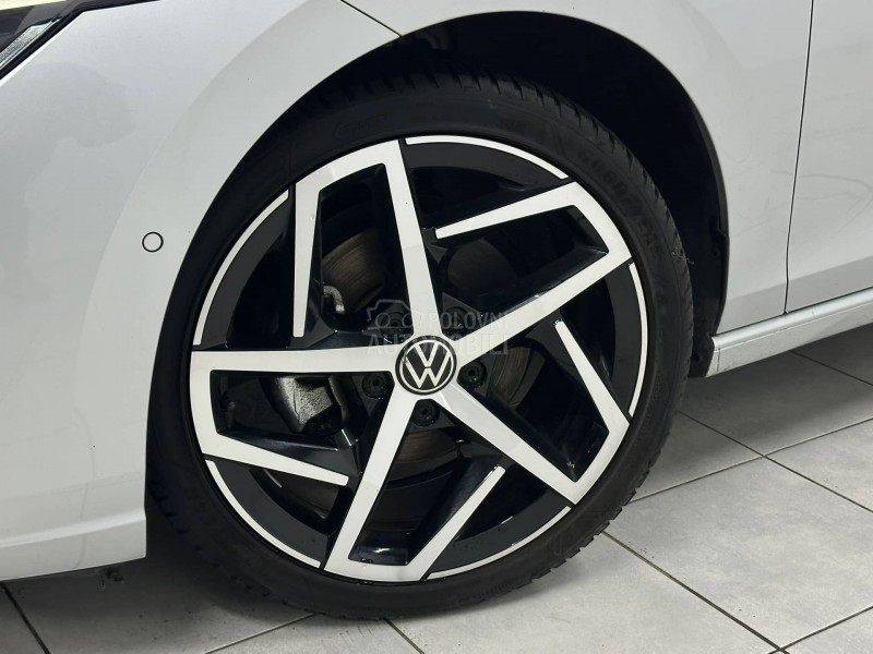 Volkswagen Golf 8 1.5 e TSI DSG LED