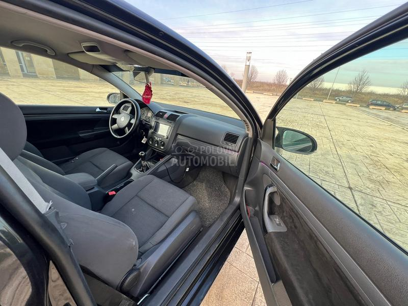 Volkswagen Golf 5 1.9tdi-DOBAR