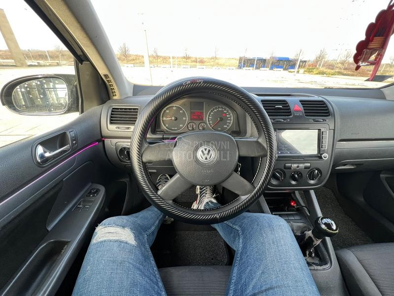 Volkswagen Golf 5 1.9tdi-DOBAR