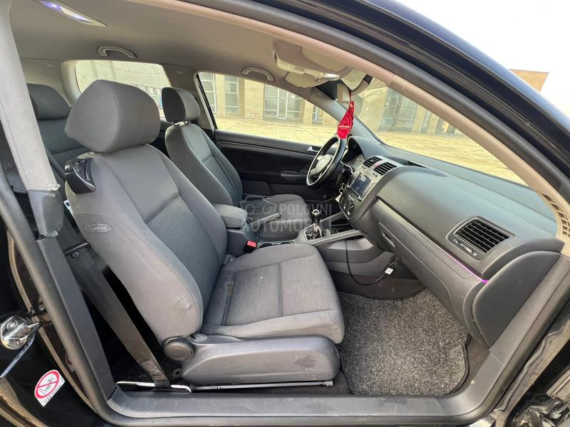 Volkswagen Golf 5 1.9tdi-DOBAR