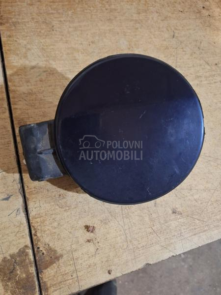 poklopac vrata rezervoara