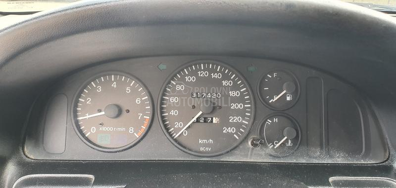 Mazda 323 O C U V A N A