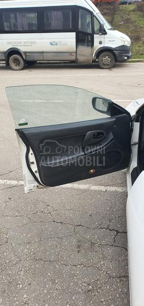 Mazda 323 O C U V A N A