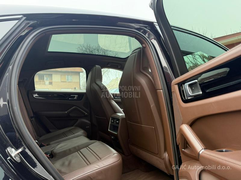 Porsche Cayenne SPORT HRONO