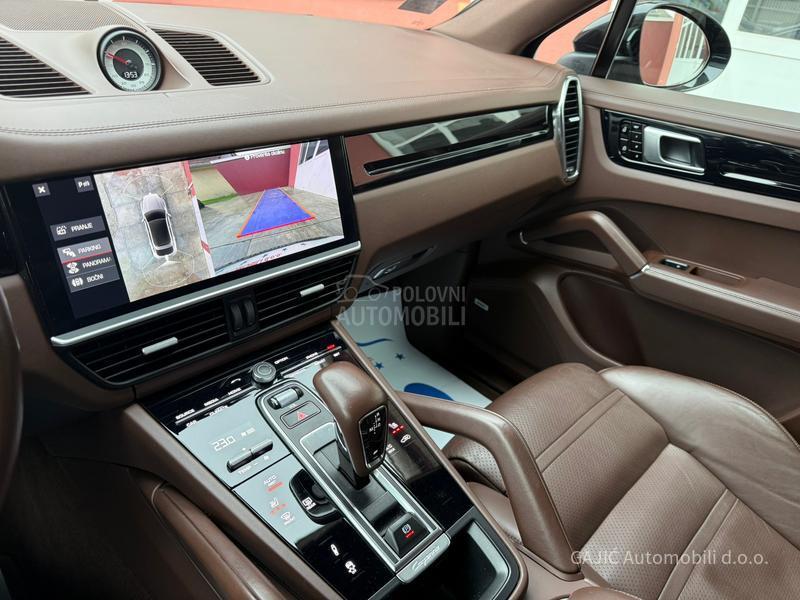Porsche Cayenne SPORT HRONO
