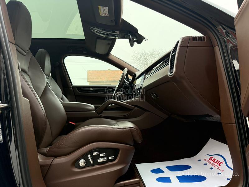 Porsche Cayenne SPORT HRONO