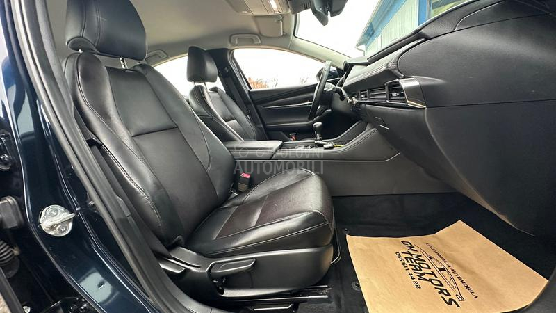 Mazda 3 2.0 SKYACTIV LUXURY