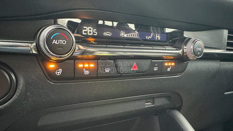 Mazda 3 2.0 SKYACTIV LUXURY