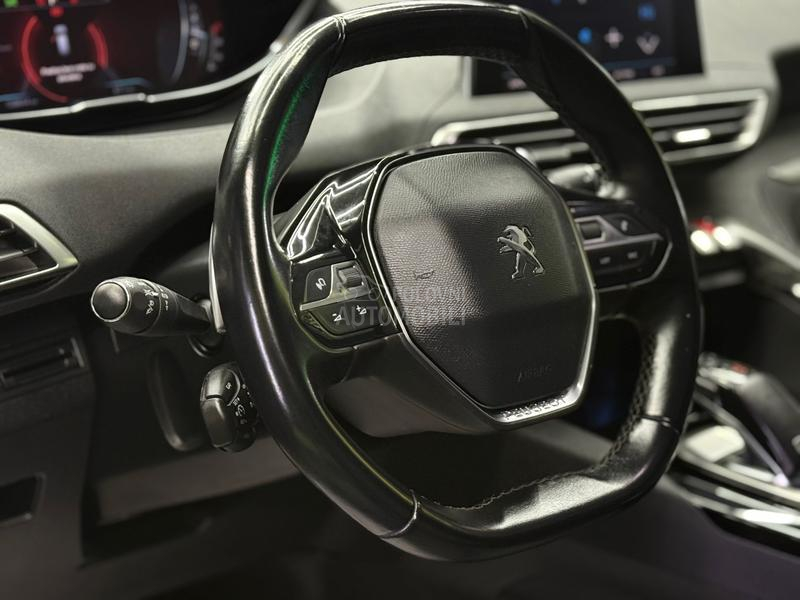 Peugeot 3008 1.5hdi/ALLURE/N0V