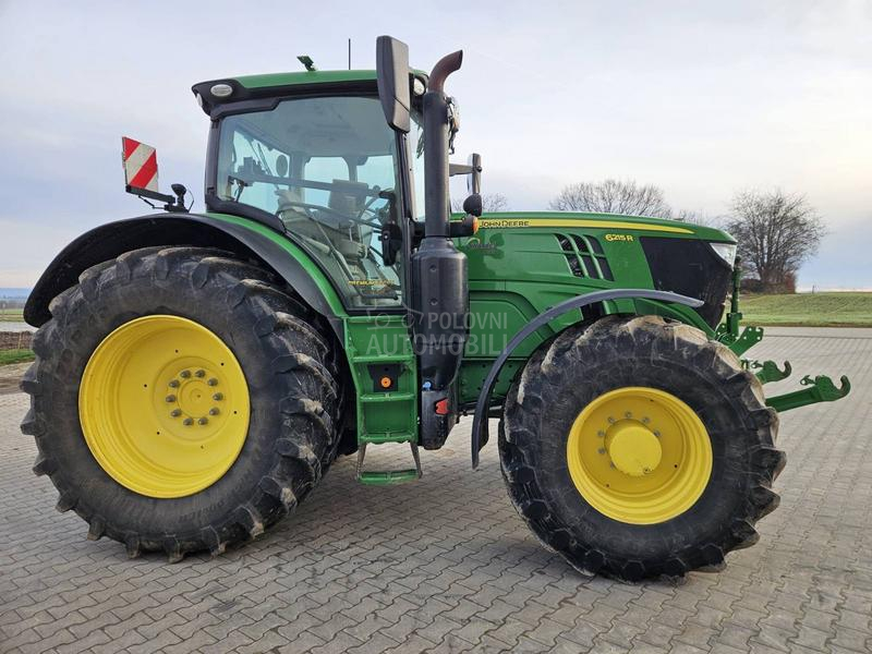 John Deere 6215R