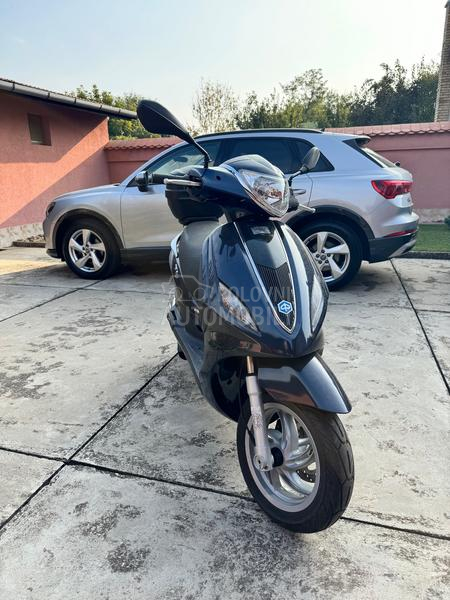 Piaggio Fly