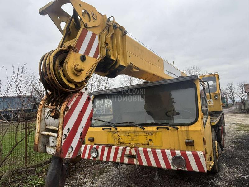 Liebherr metalna 1030