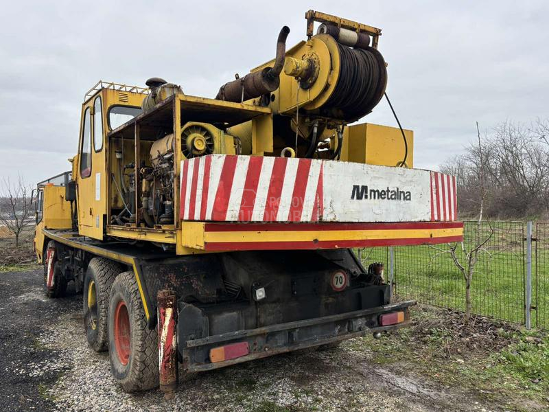 Liebherr metalna 1030