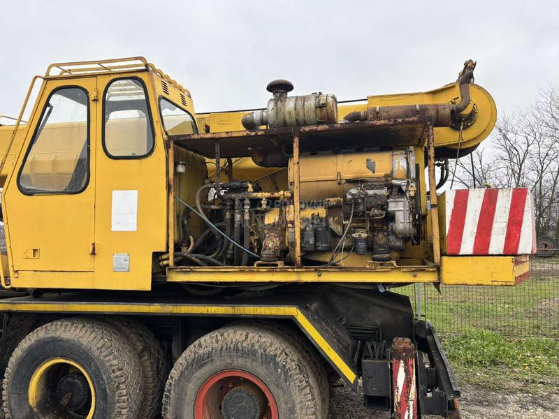 Liebherr metalna 1030