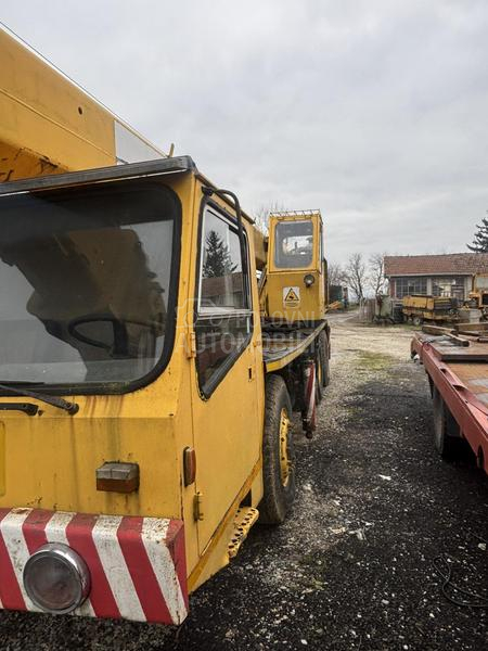 Liebherr metalna 1030