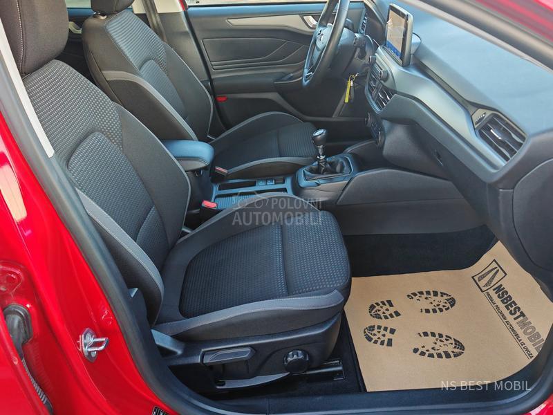 Ford Focus 1.5TDCi LED/NAV/PDC