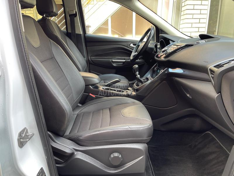 Ford Kuga 1.6 T0P / SWICA /