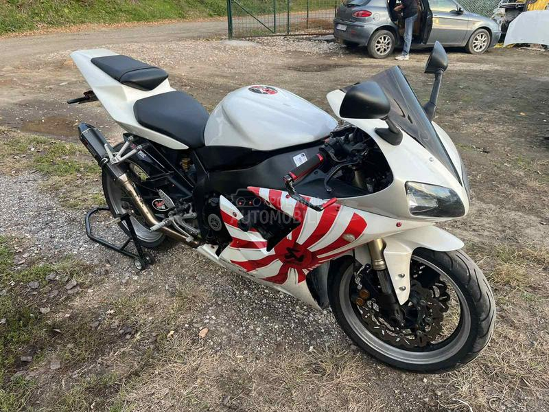 Yamaha r1