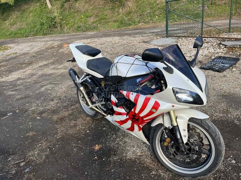 Yamaha r1
