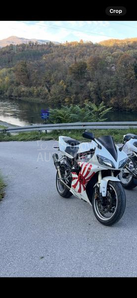 Yamaha r1