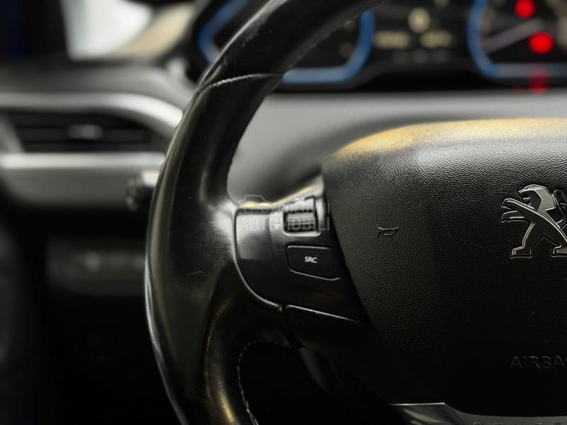 Peugeot 2008 A/T ALLURE NAVY