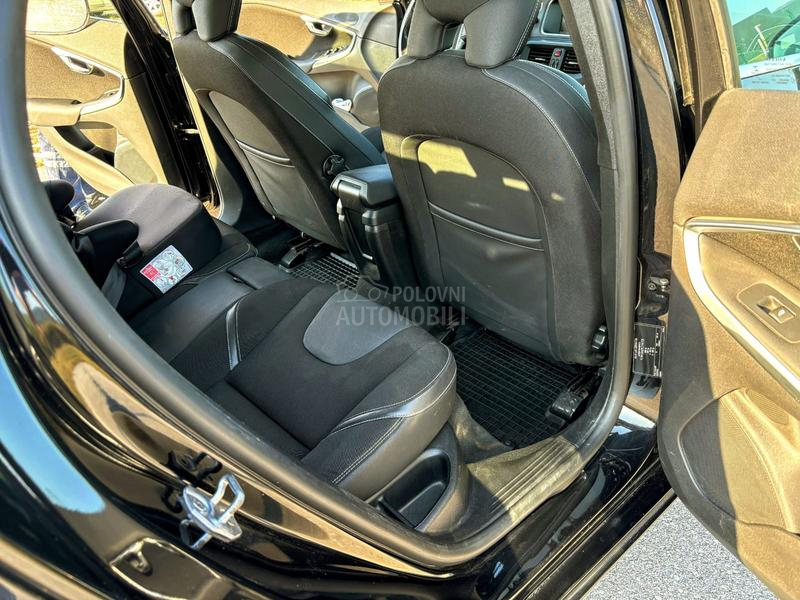 Volvo V40 D2 SUMMUM