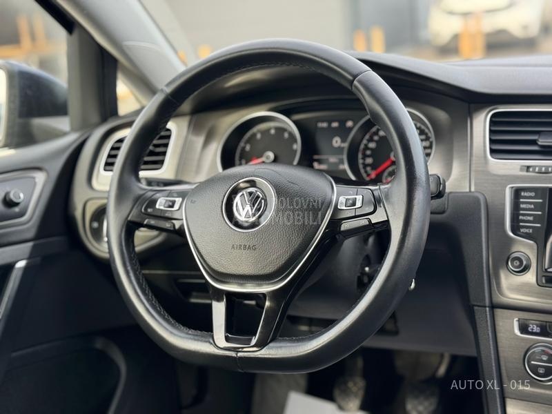 Volkswagen Golf 7 1.2 TSI // NAV