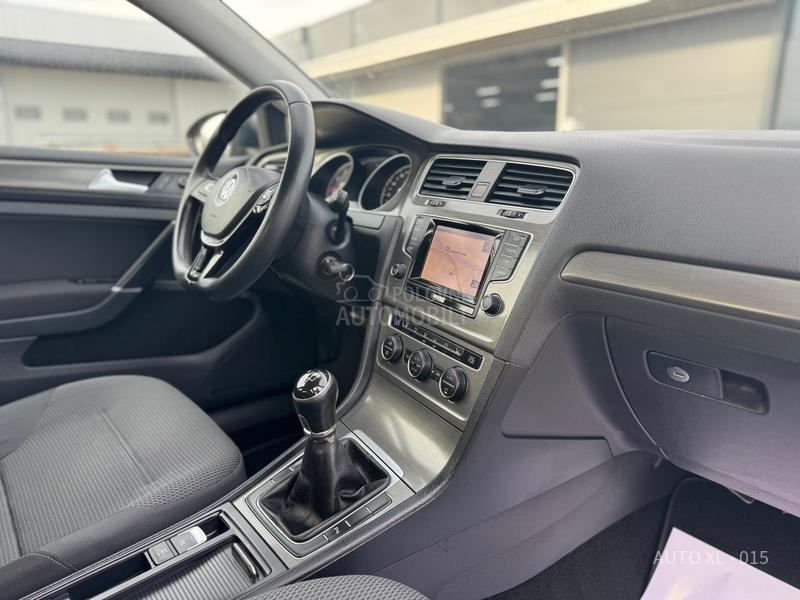 Volkswagen Golf 7 1.2 TSI // NAV