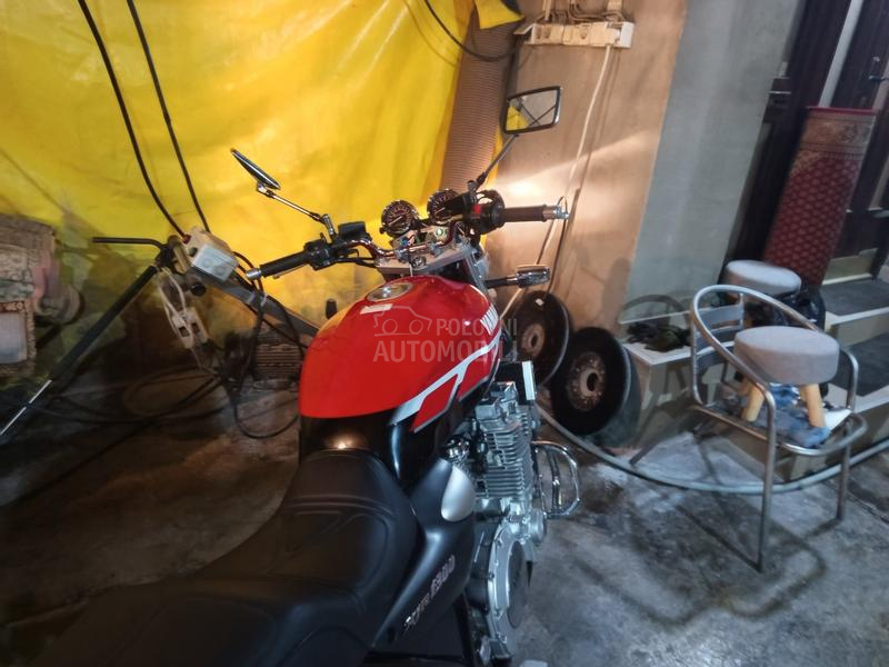 Yamaha XJR