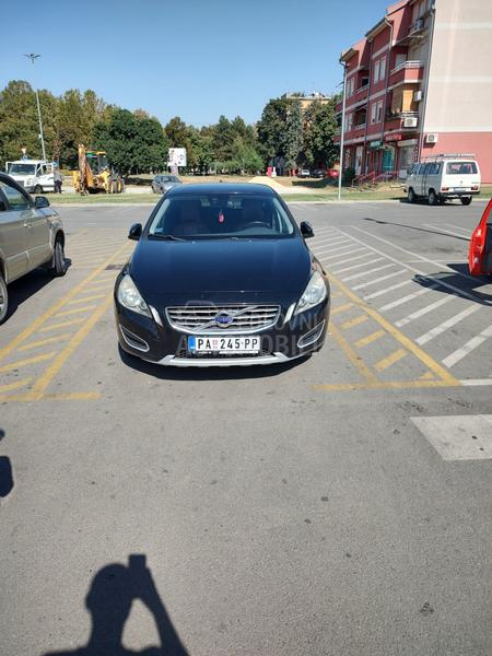 Volvo V60 