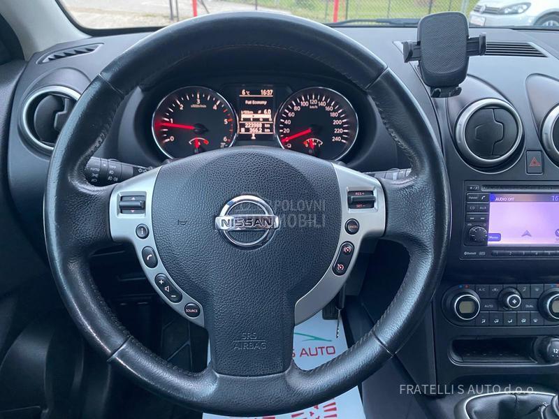 Nissan Qashqai URADJEN VELlKI SERVI