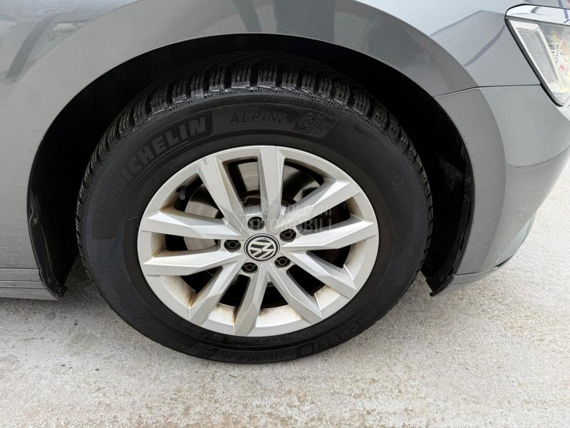 Volkswagen Passat B8 1.6TDI DSG/MATRX/FUL