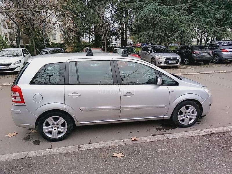 Opel Zafira Prava.km