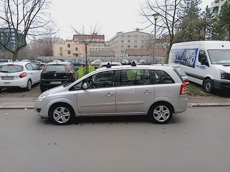 Opel Zafira Prava.km