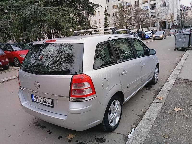 Opel Zafira Prava.km