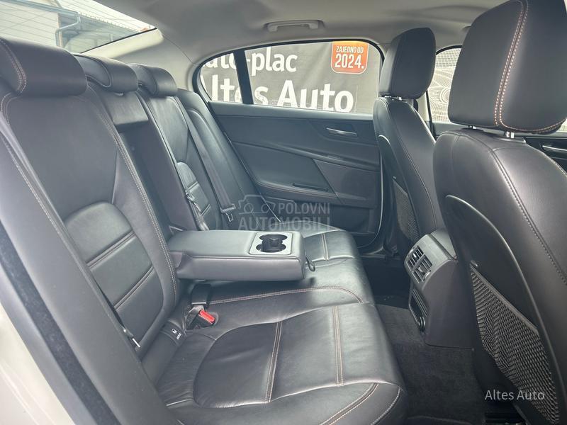Jaguar XE 2.0D Portfolio