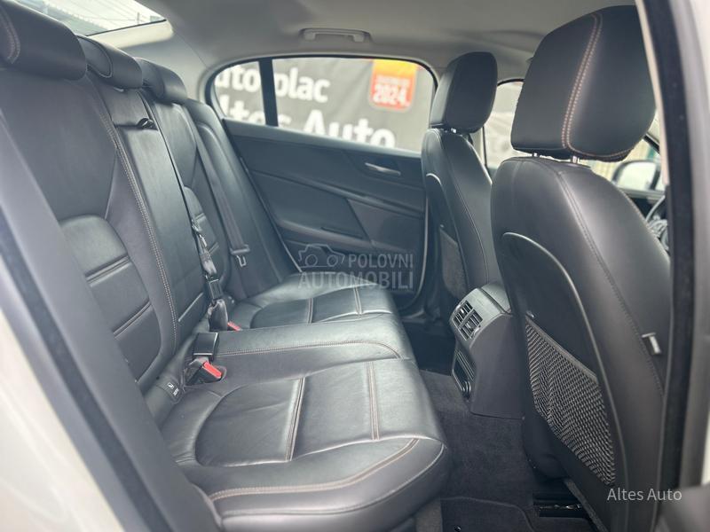 Jaguar XE 2.0D Portfolio