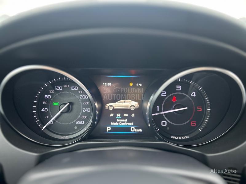 Jaguar XE 2.0D Portfolio