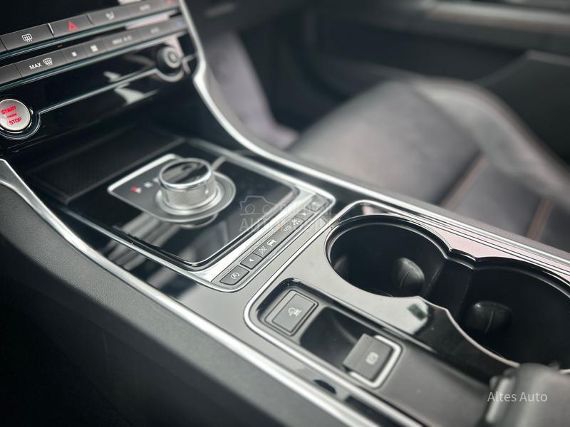 Jaguar XE 2.0D Portfolio