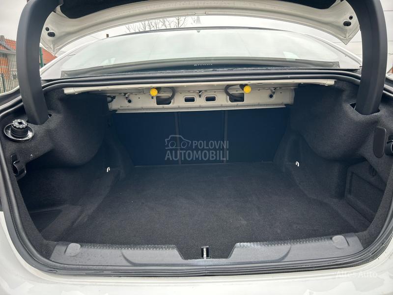 Jaguar XE 2.0D Portfolio