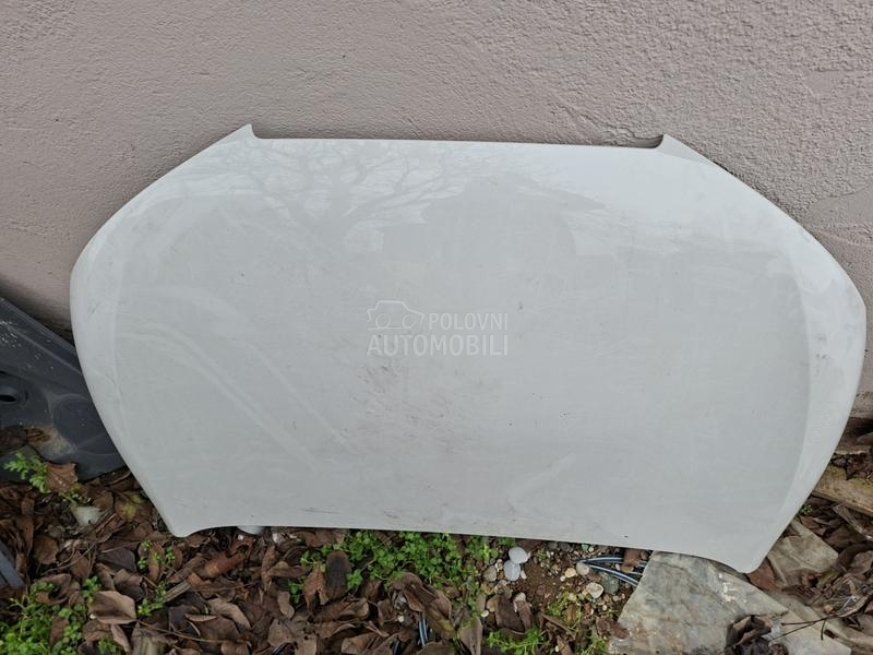 Hauba branik far prsa vrata