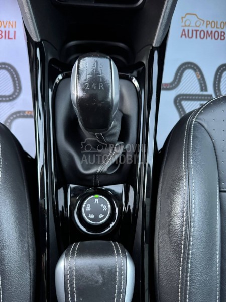 Peugeot 2008 Feline/Pano/Perla