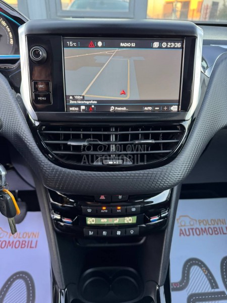 Peugeot 2008 Feline/Pano/Perla