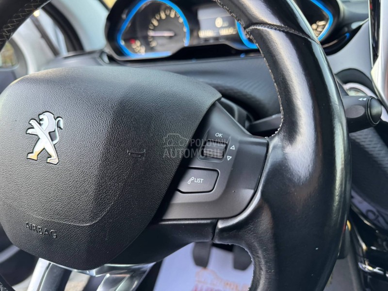 Peugeot 2008 Feline/Pano/Perla