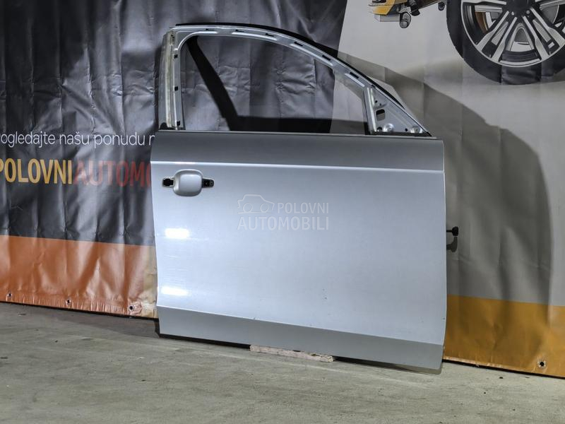 Prednja desna vrata LX7W