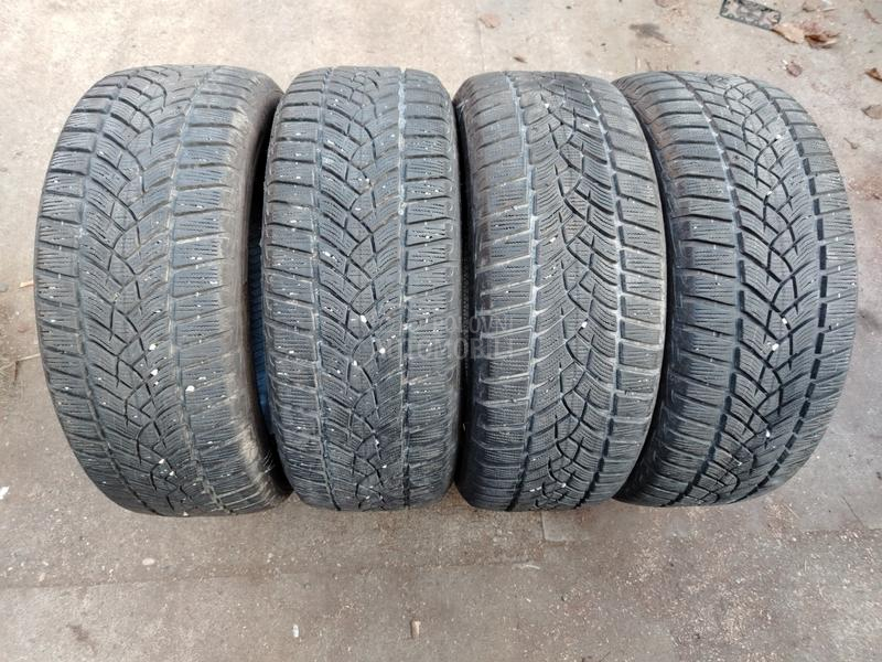 Goodyear 215/55 R17 Zimska