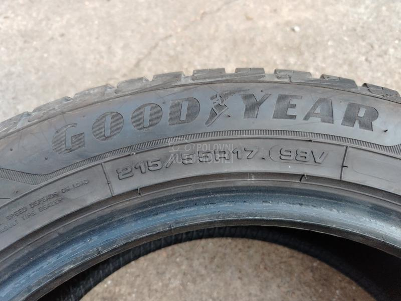 Goodyear 215/55 R17 Zimska
