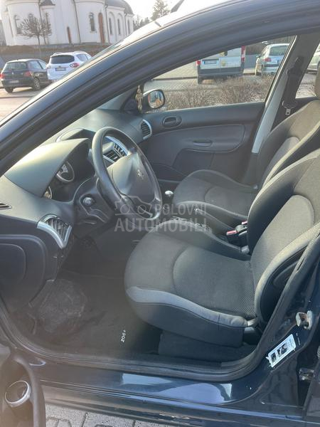 Peugeot 206 plus 