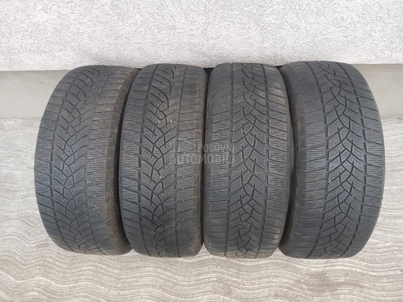 Goodyear 215/55 R17 Zimska