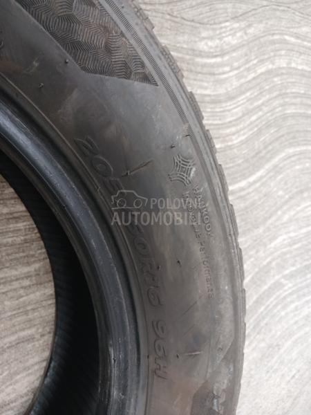 Hankook 205/60 R16 Zimska